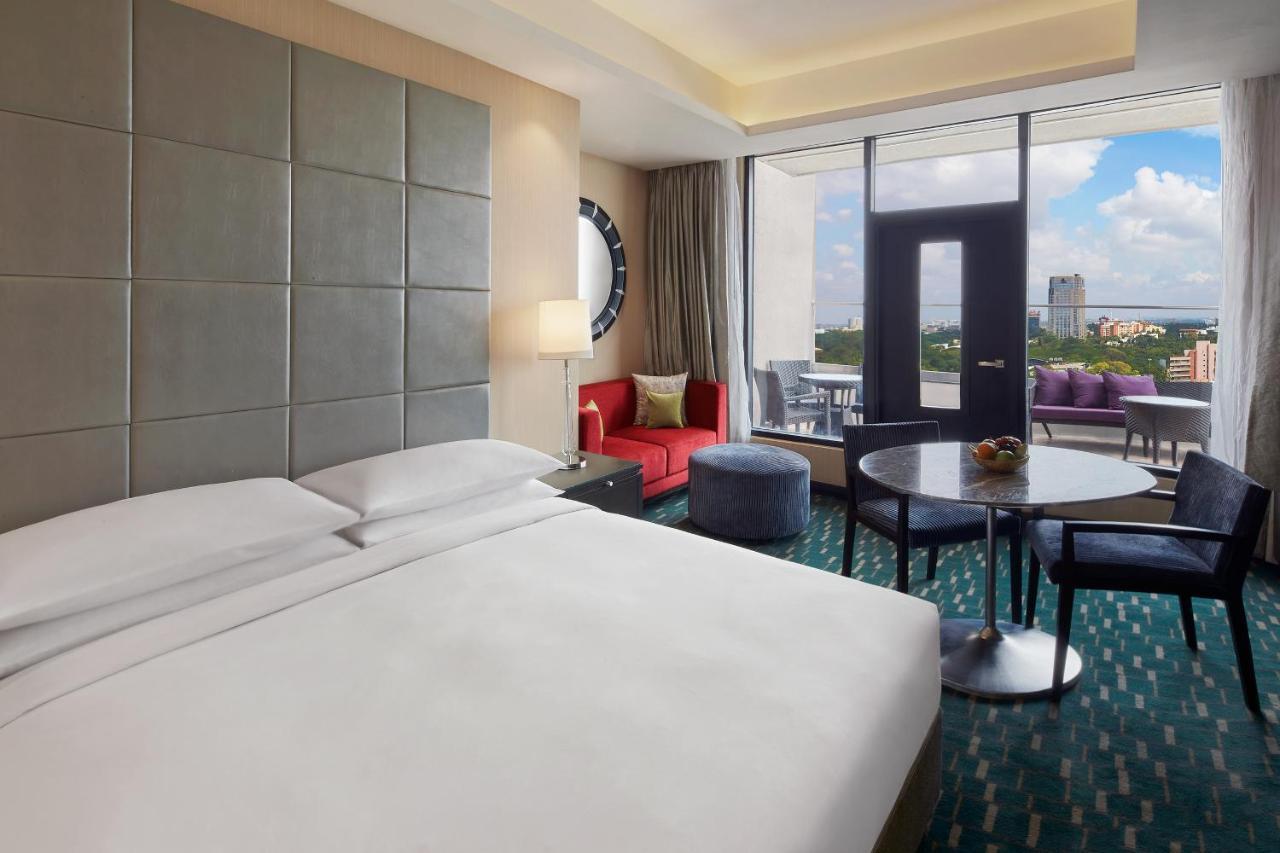 Renaissance Bengaluru Race Course Hotel Buitenkant foto